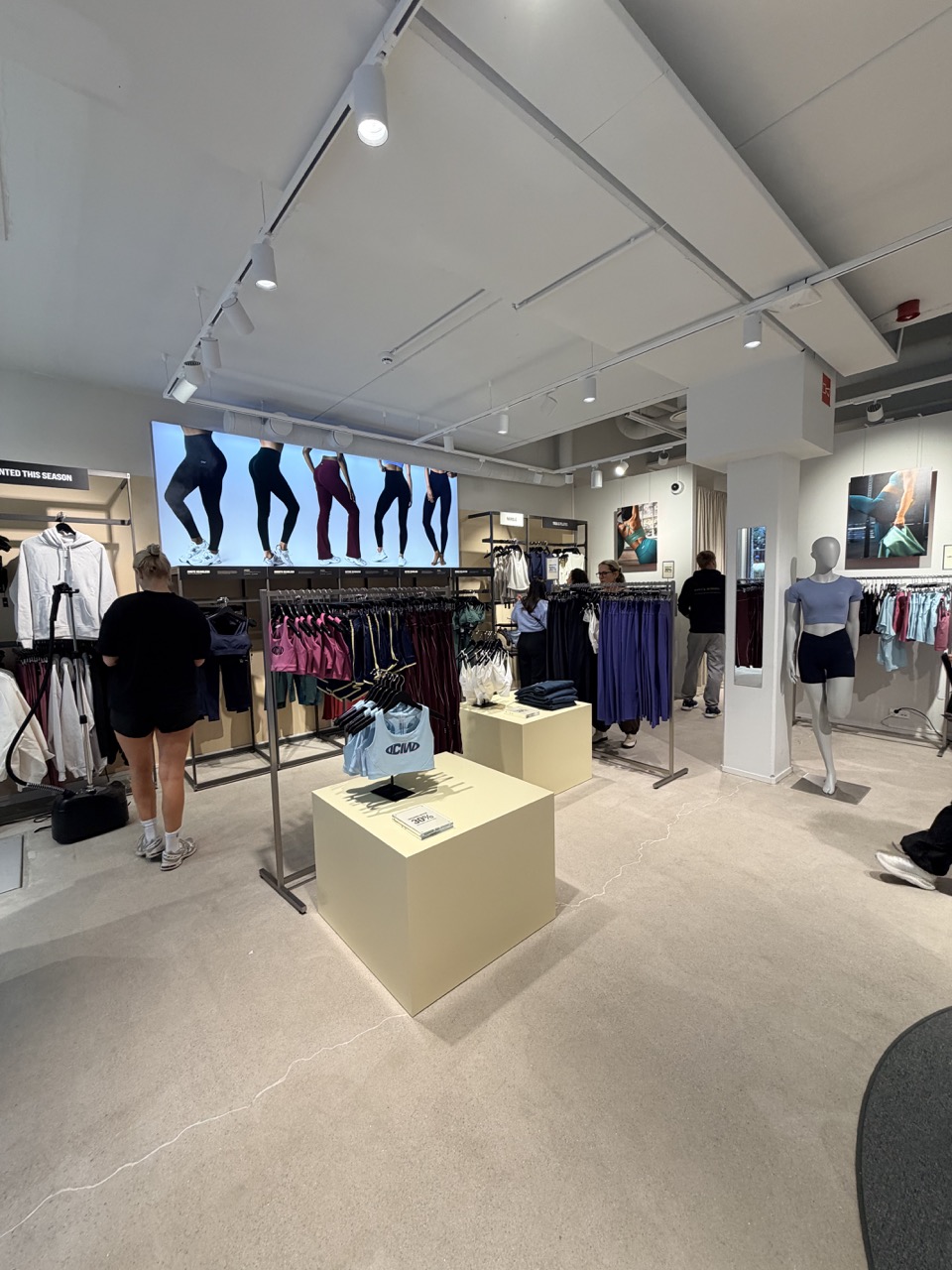 ICANIWILL – Helsinki Outlet – Myymälärakentaminen – kuva 14